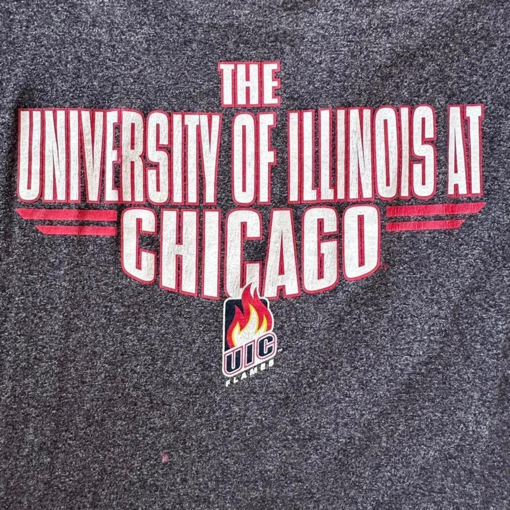 University Of Illinois At Chicago UIC Graphic Tee Tshirt Size Medium‎ USA